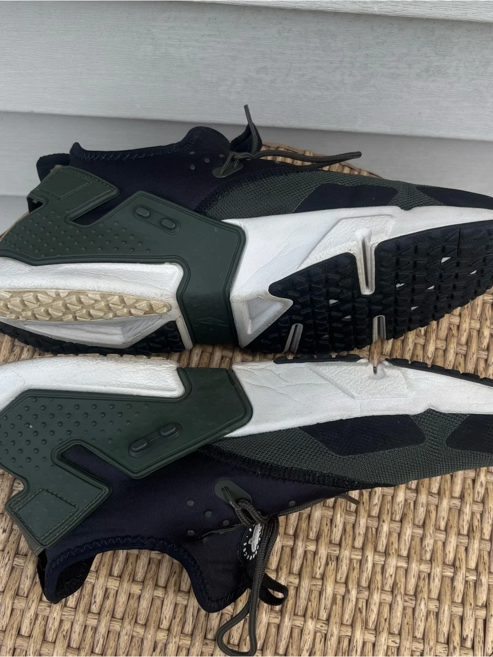 Nike Air Huarache Drift Olive Green Black Mens Size 11 Sneakers AH7334-300